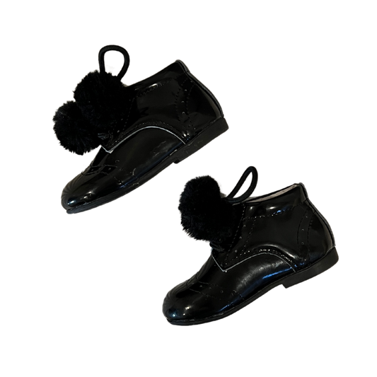Shoes - Size 22